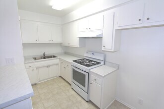18405 Valerio St in Los Angeles, CA - Building Photo - Building Photo