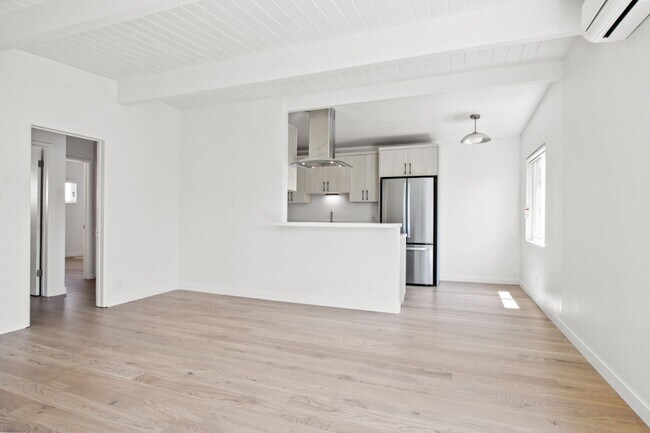 HARV1433 in Santa Monica, CA - Building Photo - Interior Photo
