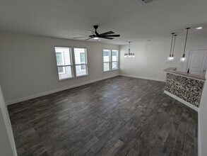 10940 Kinston St in Fort Worth, TX - Foto de edificio - Building Photo