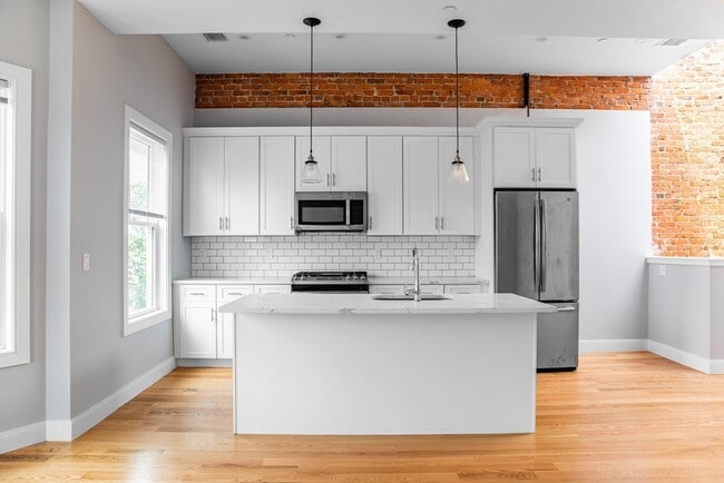 4 Mount Vernon St, Unit 1
