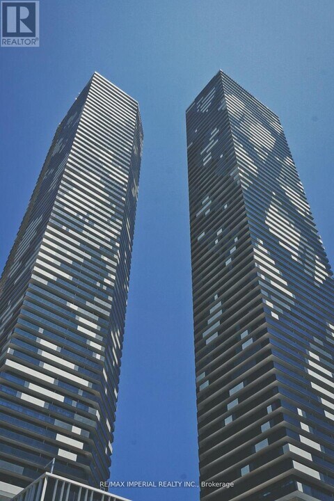 138 Downes St in Toronto, ON - Building Photo