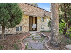 1390 Everett Ct in Lakewood, CO - Building Photo - Building Photo