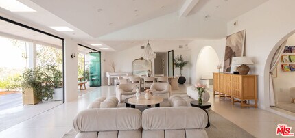 3382 Scadlock Ln in Los Angeles, CA - Building Photo - Building Photo