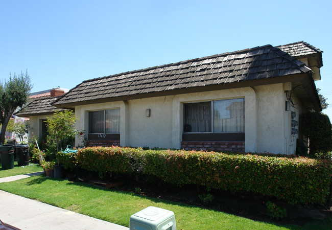 17412 Dairyview Cir in Huntington Beach, CA - Building Photo - Building Photo