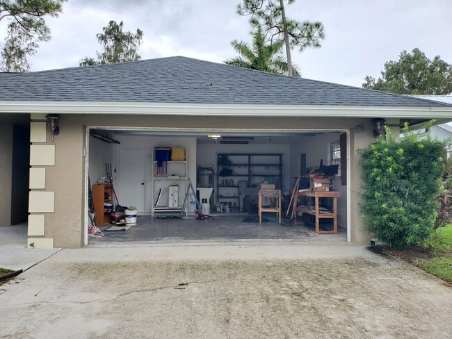 1250 Primrose Ln in Wellington, FL - Building Photo - Building Photo