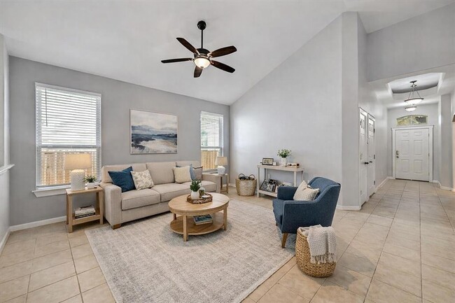 16316 McAloon Way in Austin, TX - Foto de edificio - Building Photo