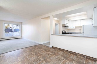 Westborough Court in Edmonton, AB - Building Photo - Building Photo