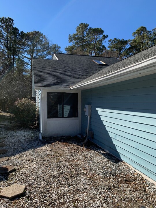 98 Red Bird Ln in Hampstead, NC - Building Photo