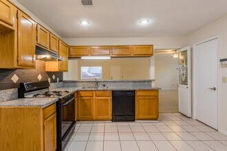 9206 Towerstone Dr in Spring, TX - Building Photo - Building Photo