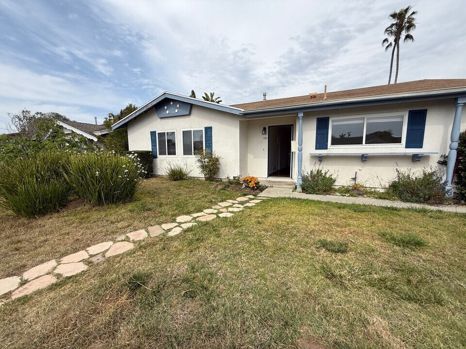 1741 Lahoud Dr in Encinitas, CA - Building Photo