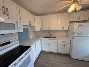 131 Lake Anne Dr in West Palm Beach, FL - Building Photo - Building Photo
