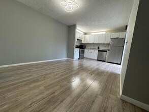 1544 Forest Lakes Cir in West Palm Beach, FL - Building Photo - Building Photo
