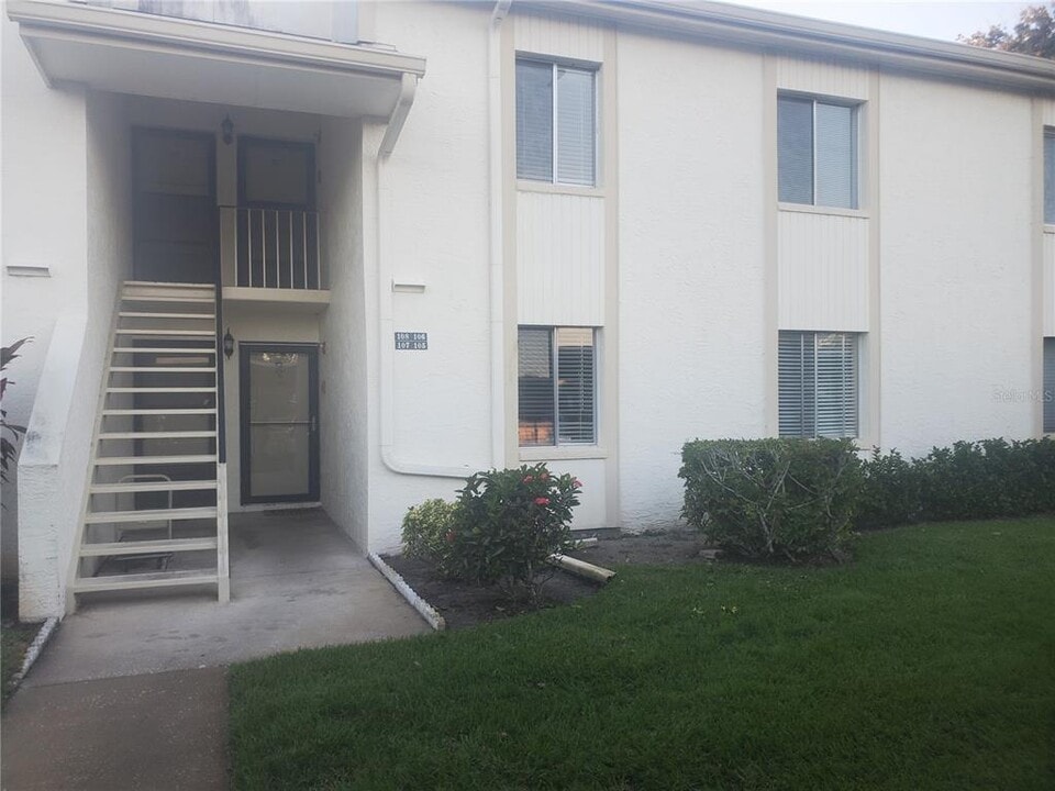 107 Cypress Ct in Oldsmar, FL - Building Photo