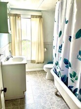 61 Chesterfield Rd in Westhampton, MA - Foto de edificio - Building Photo