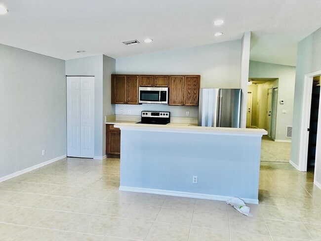 4801 SE Graham Dr in Stuart, FL - Building Photo - Building Photo