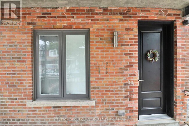 35 Cloverdale Rd in Toronto, ON - Building Photo - Building Photo