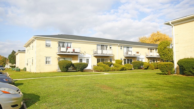 Continental Gardens in Ocean Township, NJ - Foto de edificio - Building Photo