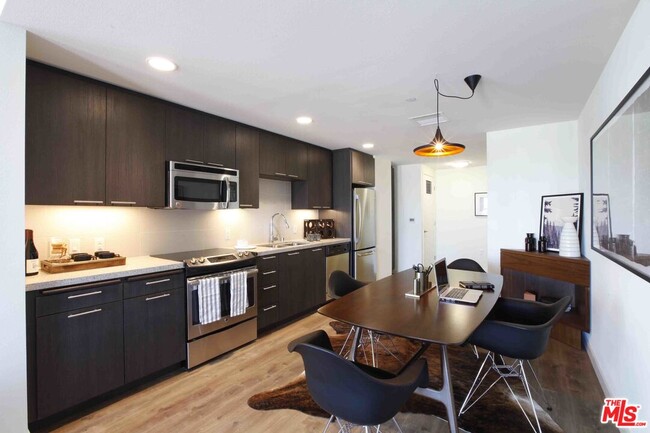 707 E Ocean Blvd in Long Beach, CA - Building Photo - Building Photo