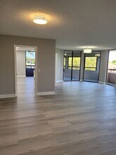 4770 Fountains Dr S, Unit 301 in Greenacres, FL - Building Photo - Building Photo