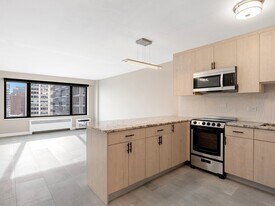 3100 N Lake Shore Dr, Unit 1402 in Chicago, IL - Building Photo