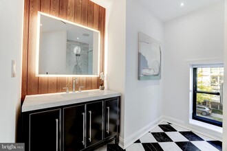 1262 New Hampshire Ave NW-Unit -4 in Washington, DC - Foto de edificio - Building Photo