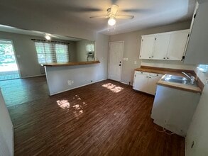 420 RS County Rd 3333 in Emory, TX - Foto de edificio - Building Photo