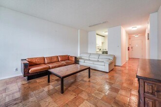 7002 JFK Blvd E in West New York, NJ - Building Photo - Building Photo