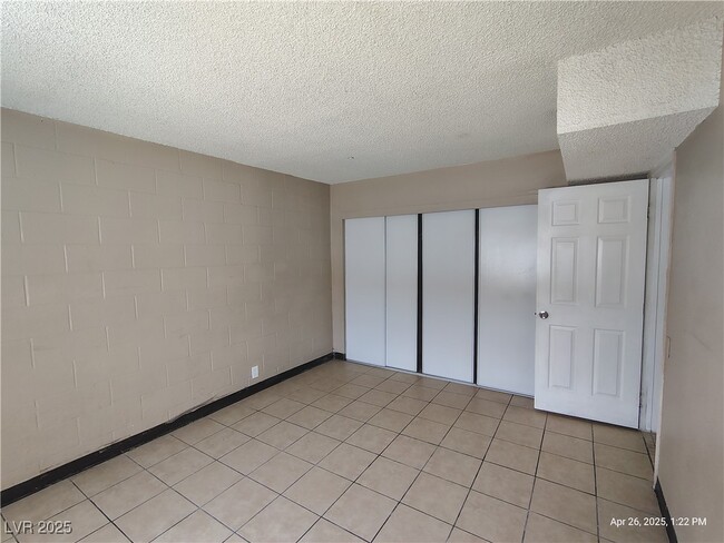 property at 2929 E Elm Ave