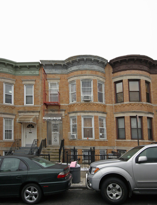 734 52nd St in Brooklyn, NY - Foto de edificio
