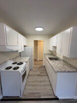 1111 Hillside Ave in Victoria, BC - Building Photo