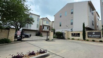 3831 Harry Wurzbach Rd, Unit 21 in San Antonio, TX - Building Photo