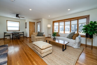 2767 Oakwood Ln in St. Joseph, MI - Building Photo - Building Photo