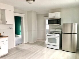 131 Arthur St, Unit 133 Arthur - 3rd Floor in Bridgeport, CT - Building Photo