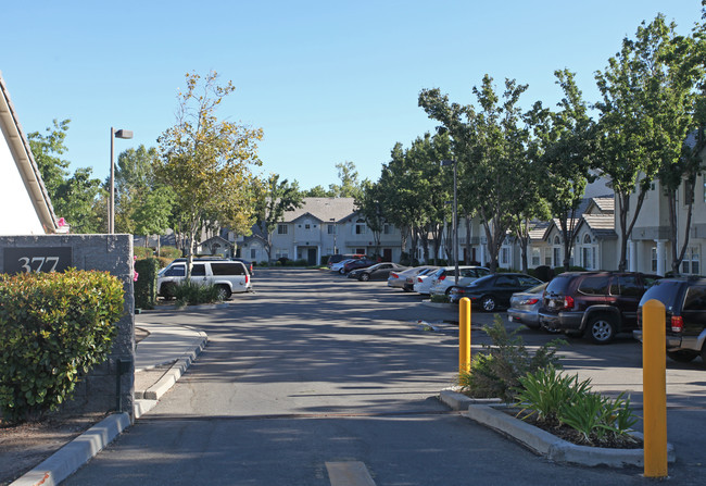 Mountain View in Tracy, CA - Building Photo - Building Photo