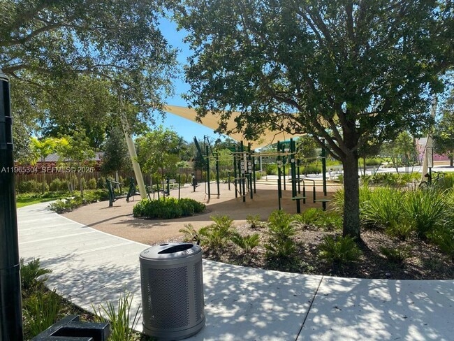 724 NE 6th St in Hallandale Beach, FL - Building Photo - Building Photo