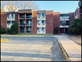 951 High Path Rd, Unit 951 in Windsor, CT - Building Photo