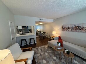 4020 Holland Ave, Unit 212 in Dallas, TX - Building Photo - Building Photo
