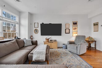 160 Main St in Manasquan, NJ - Building Photo - Building Photo