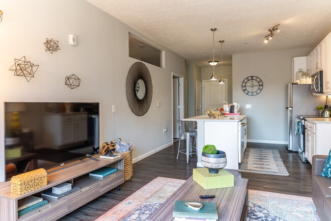 Luxe Belle | Student Housing in Columbus, OH - Building Photo - Interior Photo