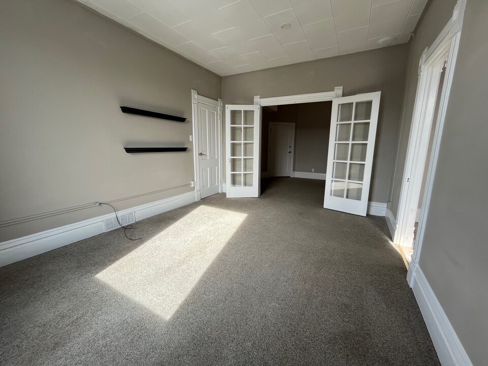 315 Main St, Unit 201 in Cedar Falls, IA - Building Photo