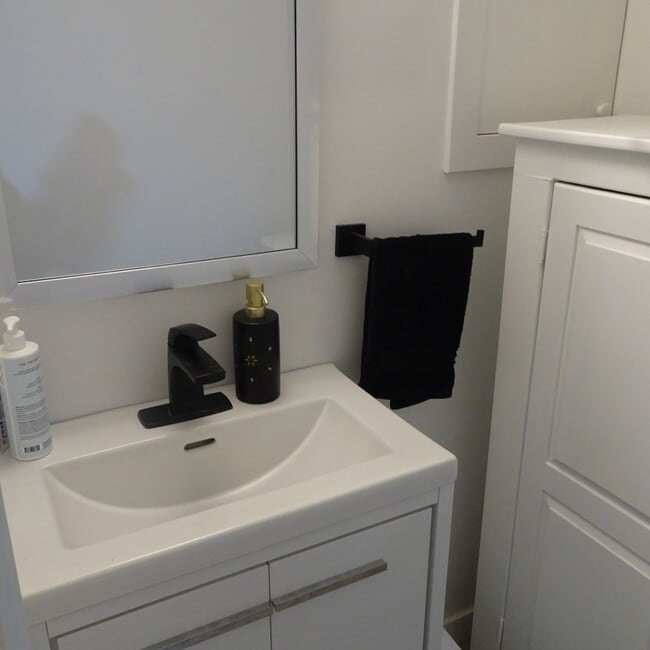 1356 Charles Dr in Burlington, ON - Building Photo - Building Photo