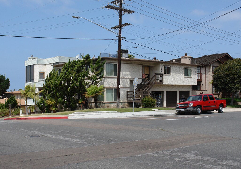 4104 Haines St in San Diego, CA - Building Photo