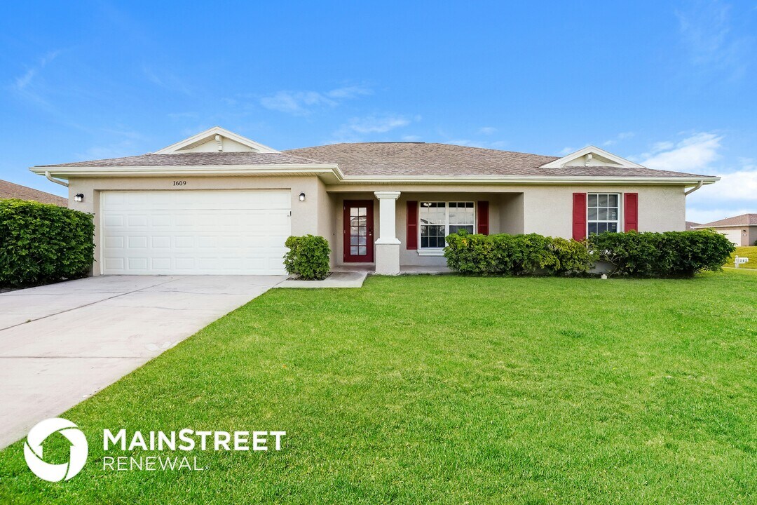 1609 NE 2nd Ave in Cape Coral, FL - Building Photo