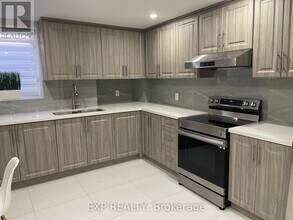 1396 Kidlington Gate in Mississauga, ON - Building Photo - Building Photo