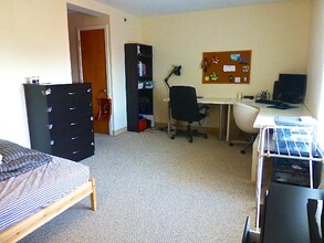 142 North Beacon St, Unit B1 in Boston, MA - Building Photo - Building Photo