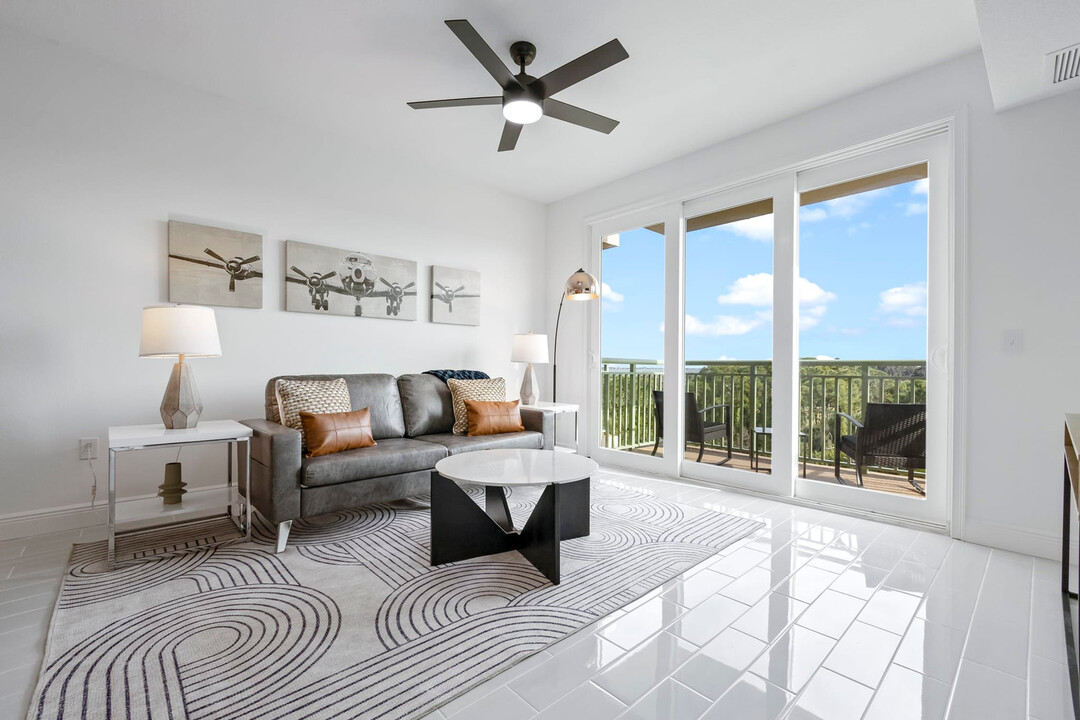 131 S Courtenay Pkwy in Merritt Island, FL - Building Photo