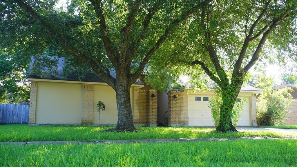 124 Wood Hollow Dr in League City, TX - Building Photo