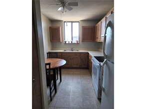 6500 Woodlake Dr-Unit -805 in Richfield, MN - Building Photo - Building Photo