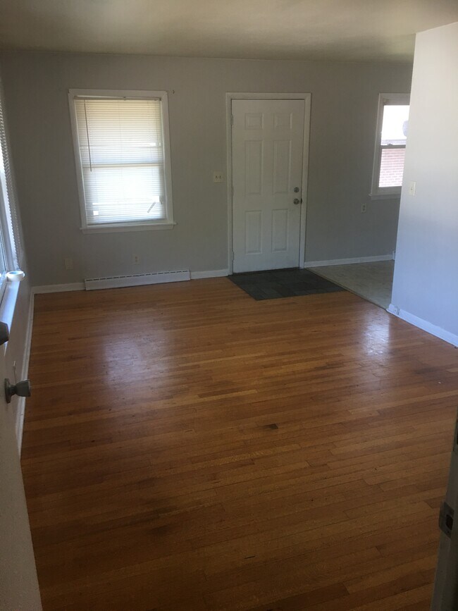 1730 Remington Rd in Rockford, IL - Building Photo - Building Photo