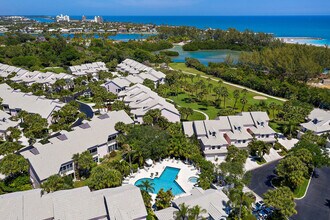 3902 Fairway Dr N in Jupiter, FL - Foto de edificio - Building Photo